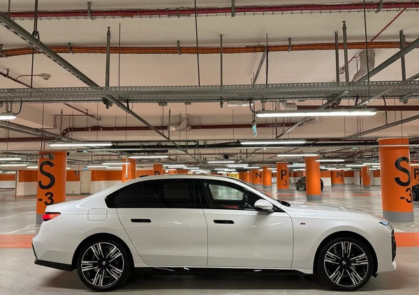 BMW Seria 7 cena 689000 przebieg: 4151, rok produkcji 2023 z Toruń małe 562